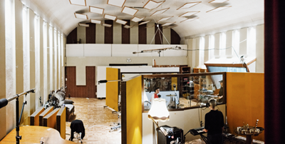 Aufzeichnung einer Bandperformance im großen Aufnahmesaal